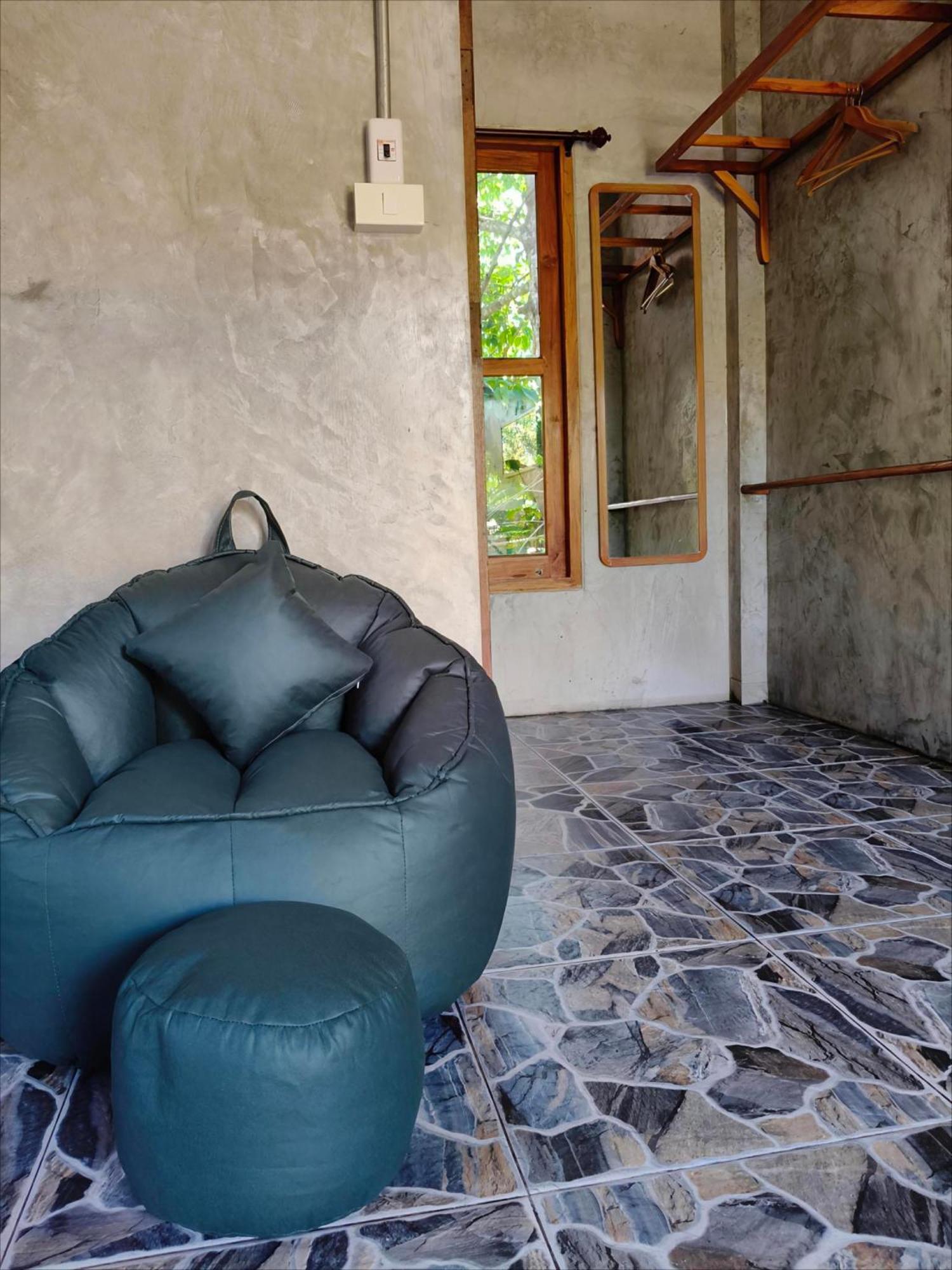 บ้านสวนศิริ Siri Garden Farm stay *